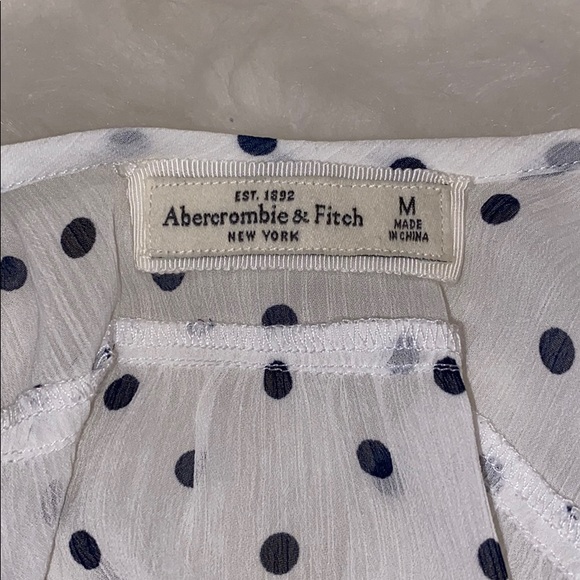 Abercrombie and Fitch flouncy polka dot top - Picture 3 of 3